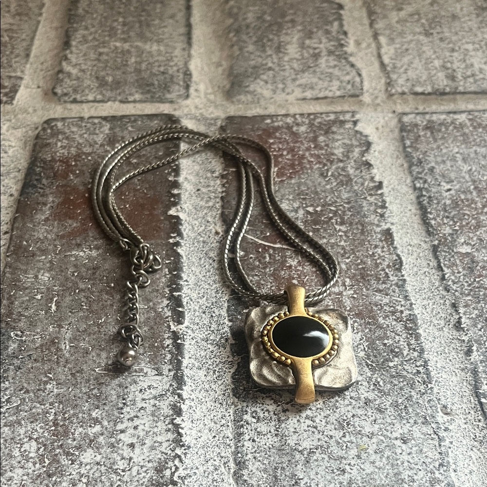 ✨ Elegant Vintage-Inspired Black & Gold Pendant Necklace ✨
